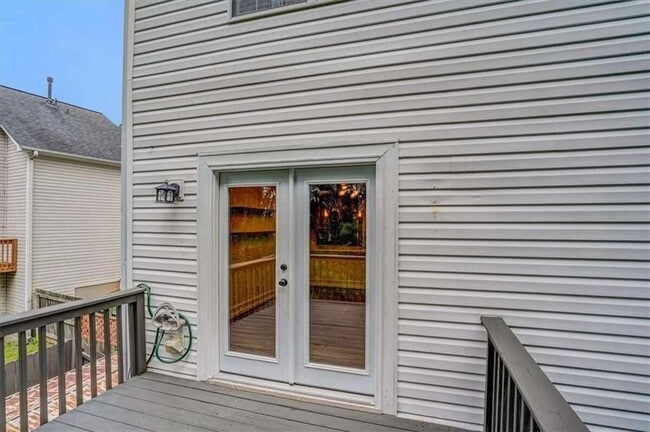 Building Photo - 142 Stoneforest Dr
