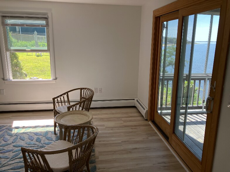 Building Photo - 240 Narragansett Ave