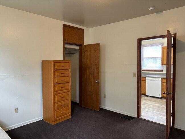 Building Photo - 524 S Forest Ave