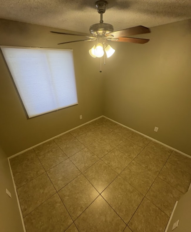 Building Photo - COMING SOON! Spacious 3 Bed 1 Bath Home in...