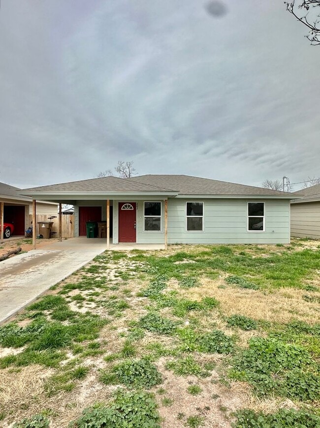 Building Photo - Updated 3 Bedroom Home For Lease!!