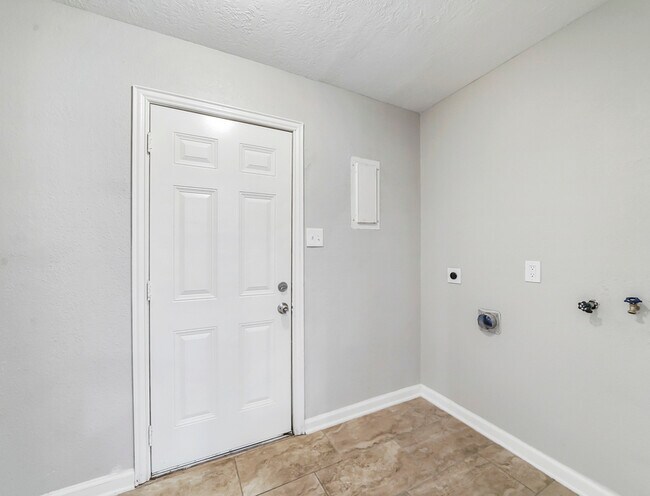 Building Photo - 5807 Burlinghall Dr