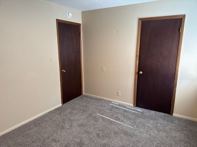 Building Photo - 409 E Downing St