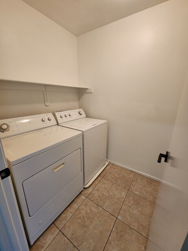 Laundry Room - 929 Dusty Creek St