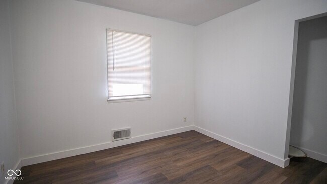 Building Photo - 2323 W 59th St