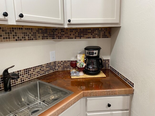 Building Photo - 444 E Montezuma Ave