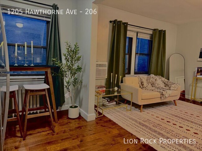 Building Photo - 1205 Hawthorne Ave