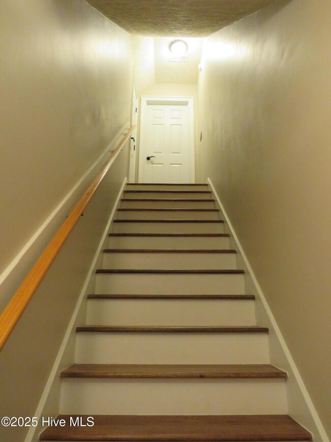 Building Photo - 10 Winding Trail