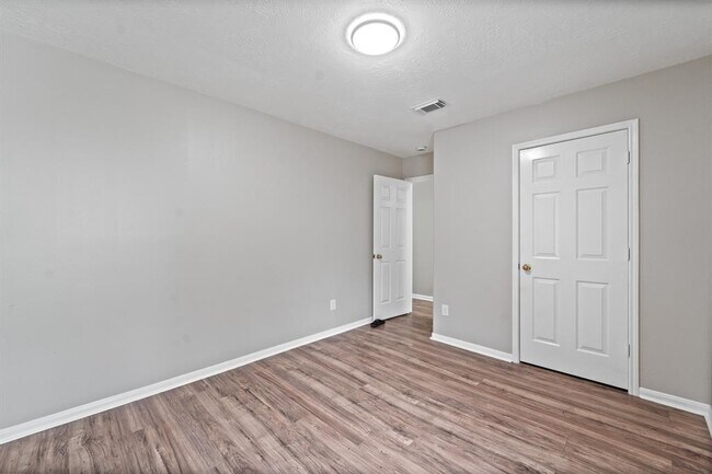 Building Photo - 7103 Biton Dr