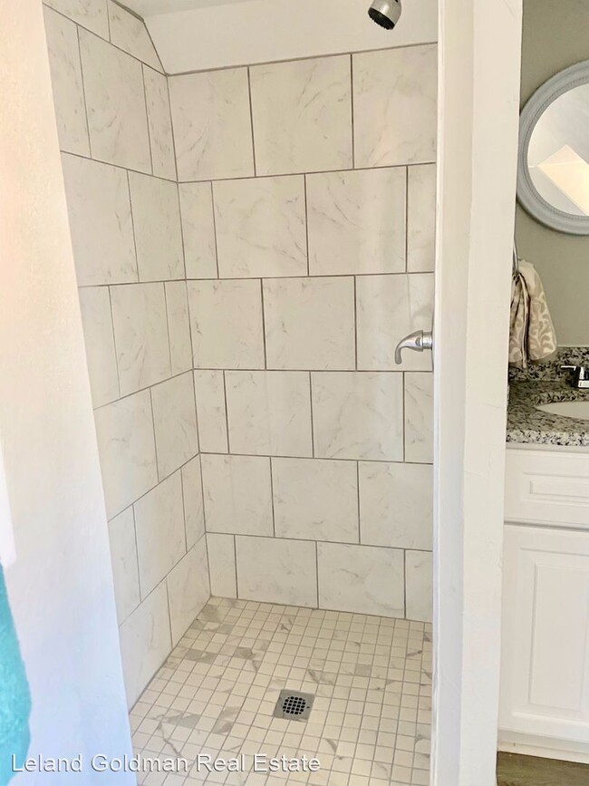 Building Photo - 1 br, 1 bath Apartment - 709 Stockley Gardens