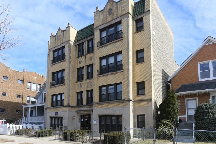 Primary Photo - 4725 N Hermitage