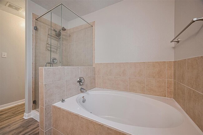 Building Photo - 5009 Willow Point Dr