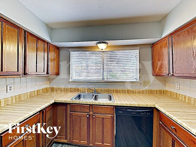 Building Photo - 20327 Bridgedale Ln