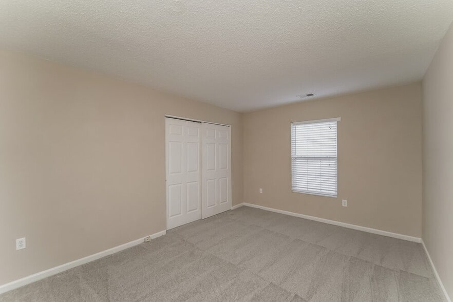 Building Photo - 2320 Highland Park Dr