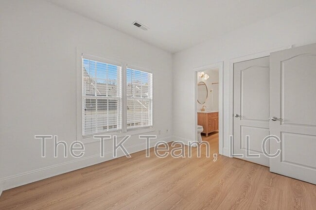 Building Photo - 140 Harper Lee St