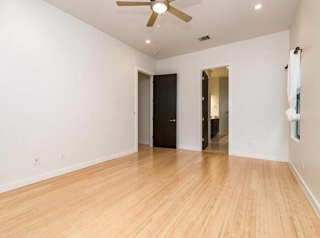 Building Photo - 1907 W 30th St