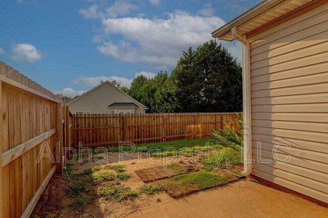 Building Photo - 135 Raven Hill Way
