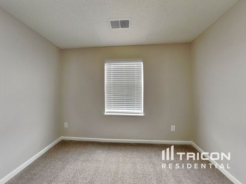 Building Photo - 149 Fox Grove Cir
