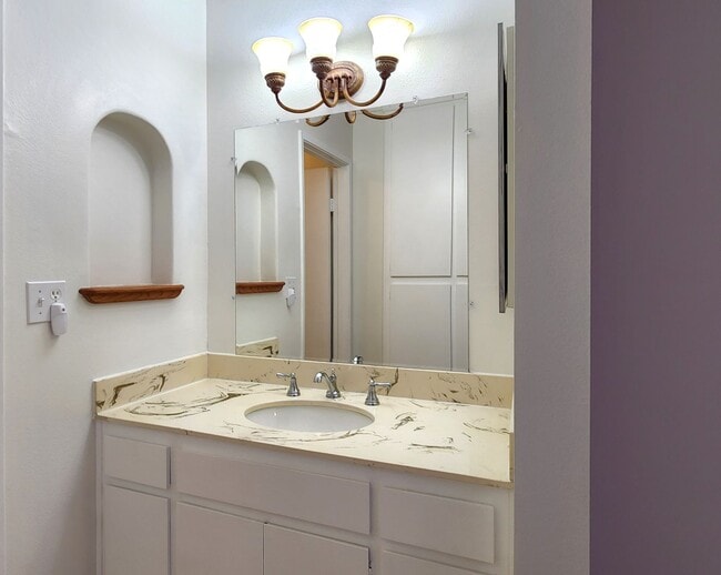 Building Photo - Rarely Available, Single-story, 2Bd 2Ba re...