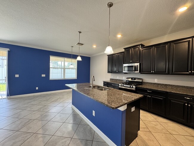 Building Photo - 4 Bedroom/3 Bathroom Enclave at Terra Bella