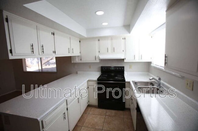 Building Photo - 401 W Utopia Rd