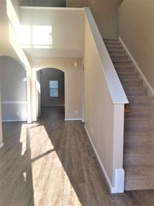 Building Photo - Large 4 Bedroom Home in Towne Pointe! Showings Coming Soon!!!