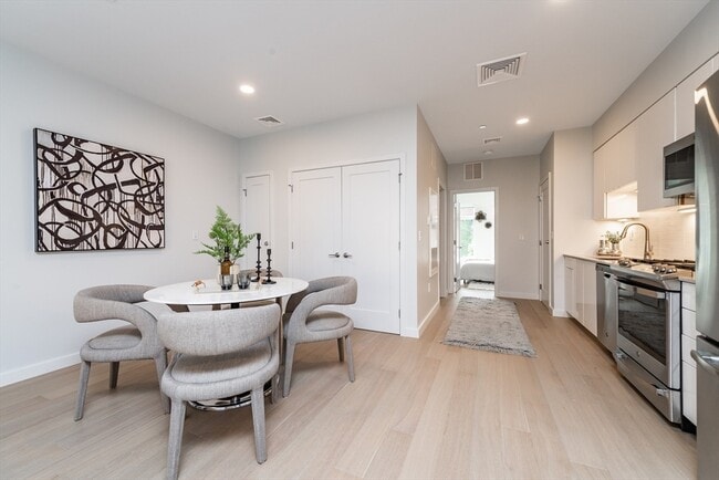 Building Photo - 5 Lisbon St