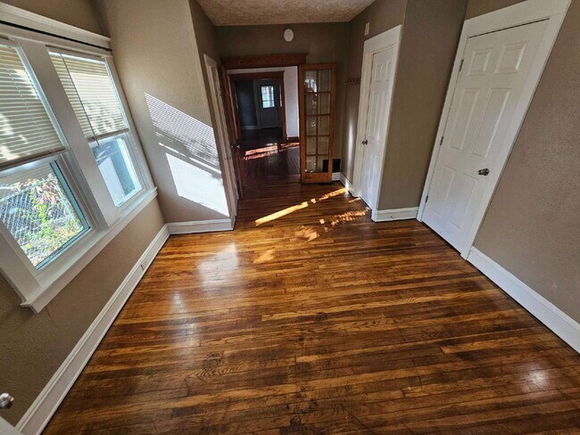 Building Photo - Cute and Cozy Main Level 2 Bedroom 1.5 Bath