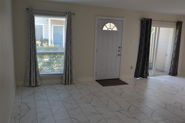 Building Photo - 2379 Briarwest Blvd