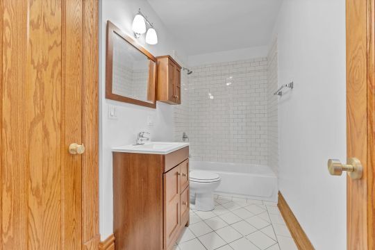 Building Photo - 3406 N Sheffield Ave