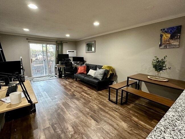 Building Photo - 70 Warren Ave