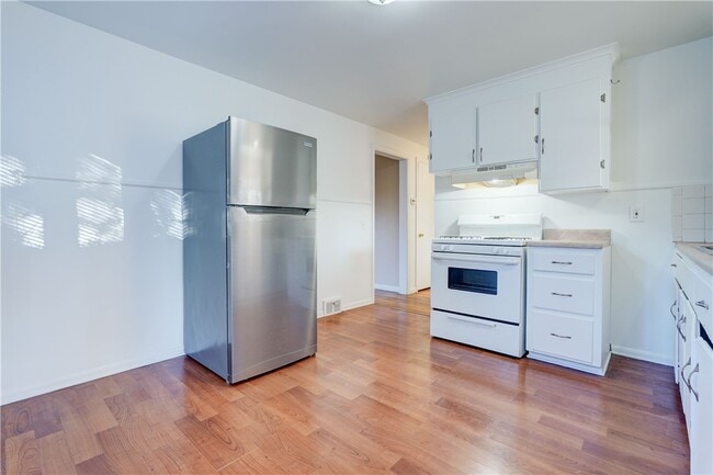 Building Photo - 100 Bleacker Rd