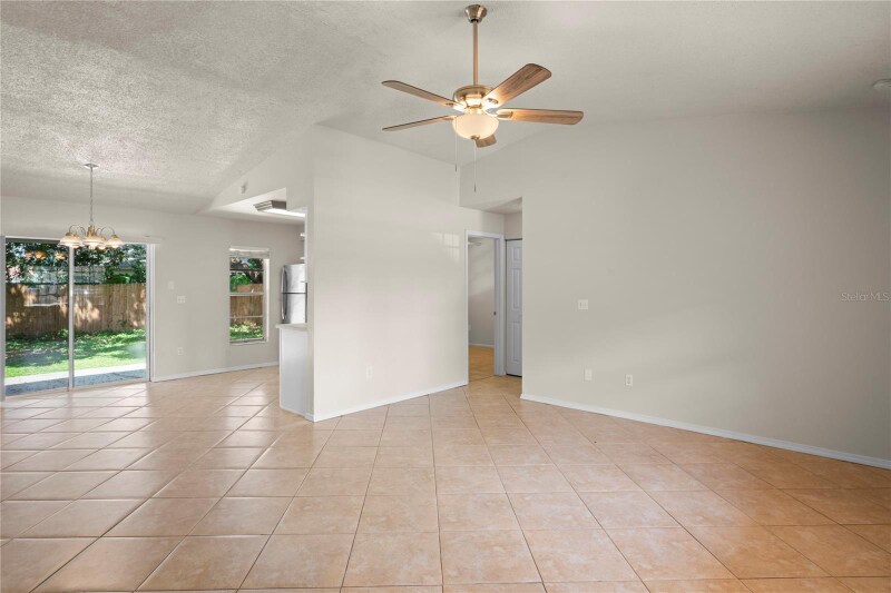 Building Photo - 4932 Hi Vista Cir