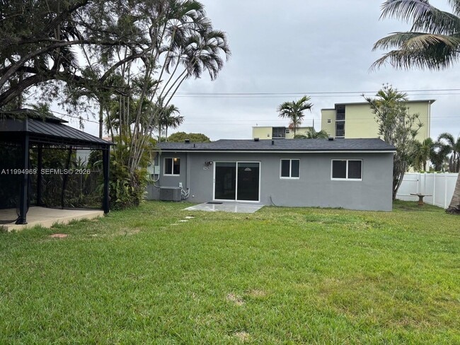 Building Photo - 1426 Arthur St