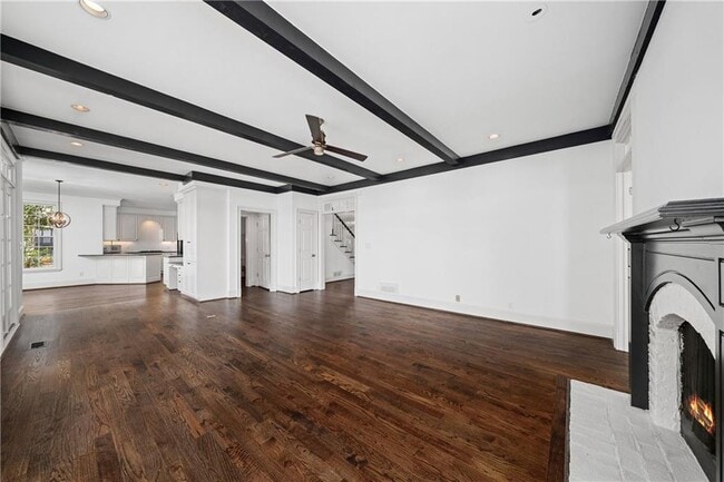 Building Photo - 135 Staghound Ct