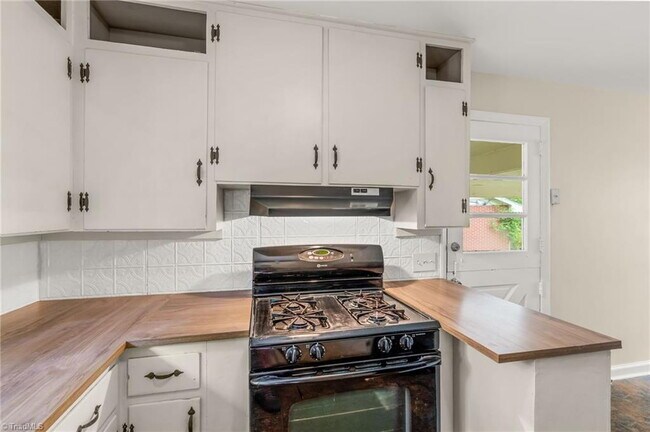 Building Photo - 3 Bedroom Ardmore Home- Pets Welcome-Flexible Lease Lengths Available