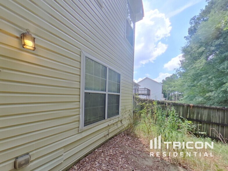 Building Photo - 2421 Rambling Way