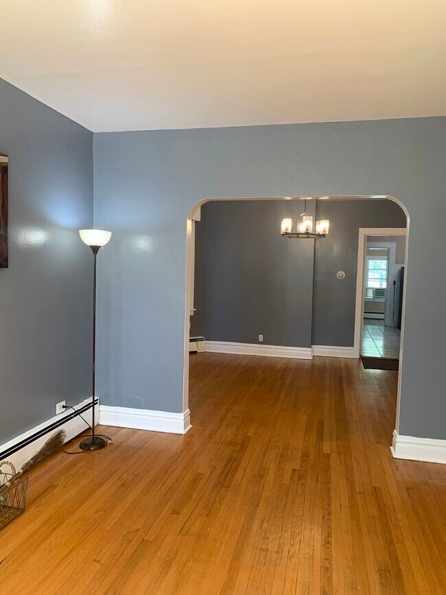 Building Photo - 3224 N Lawndale Ave