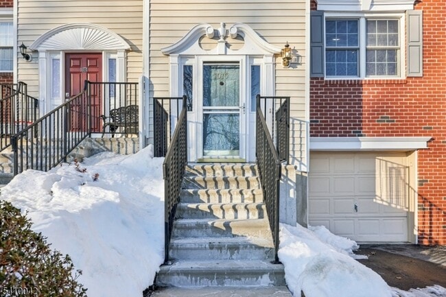 Building Photo - 1075 Ash Dr