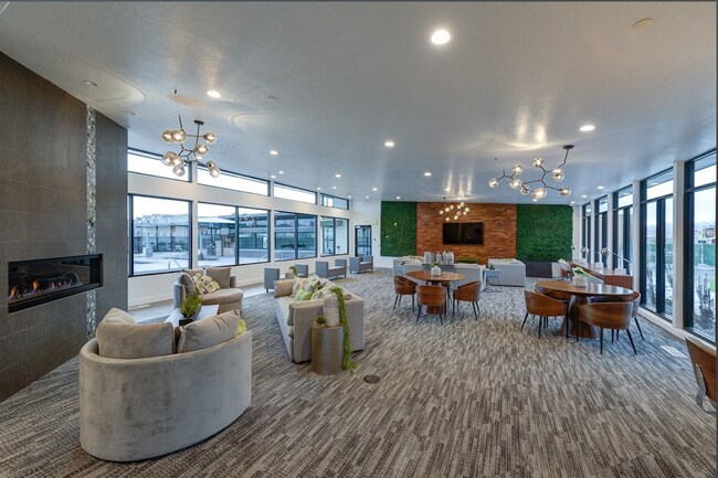 Building Photo - 594 E 250 N