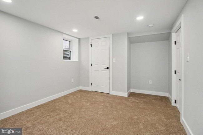 Building Photo - 10 Wendslow Rd