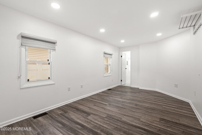 Building Photo - 611 Parkside Ave
