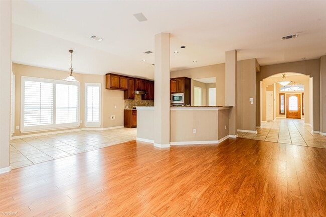 Building Photo - 4 br, 2 bath House - 2407 Tivoli Dr