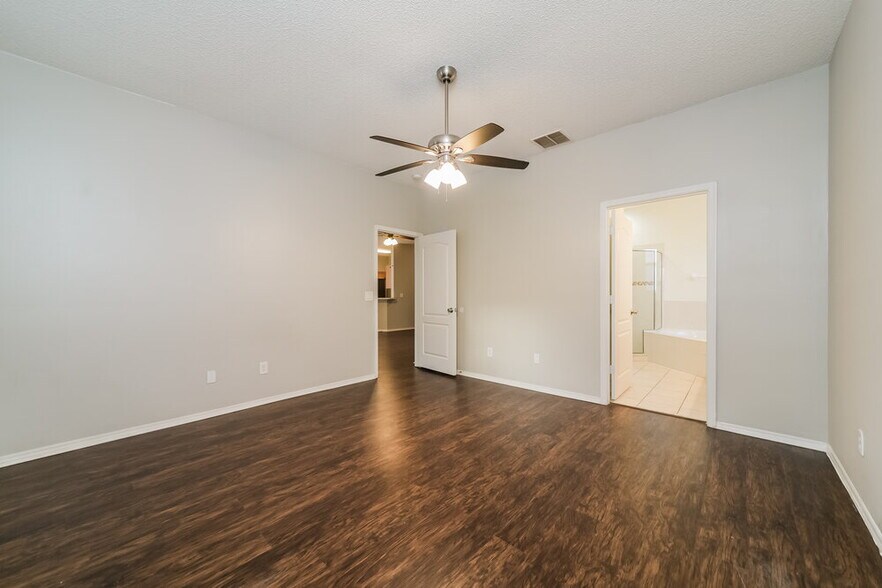Building Photo - 1136 Cherry Valley Way