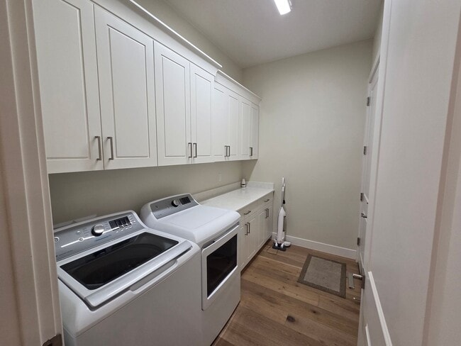 Building Photo - 1212 Hopewell Dr