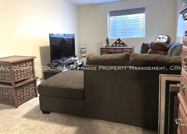 Building Photo - 5020 Wainwright Dr