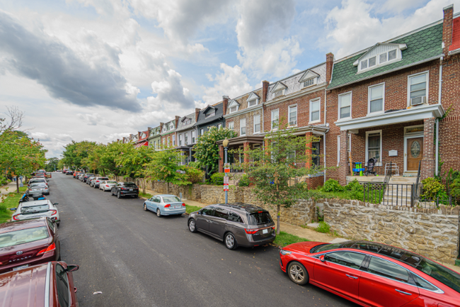 Building Photo - 611 Otis Pl NW