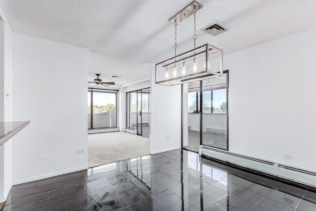 Building Photo - Three Bed / Two bath at the Cherry Creek P...