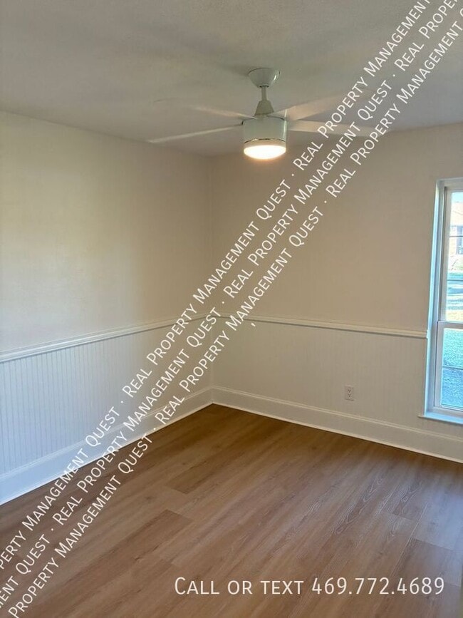 Building Photo - 814 Meandering Way