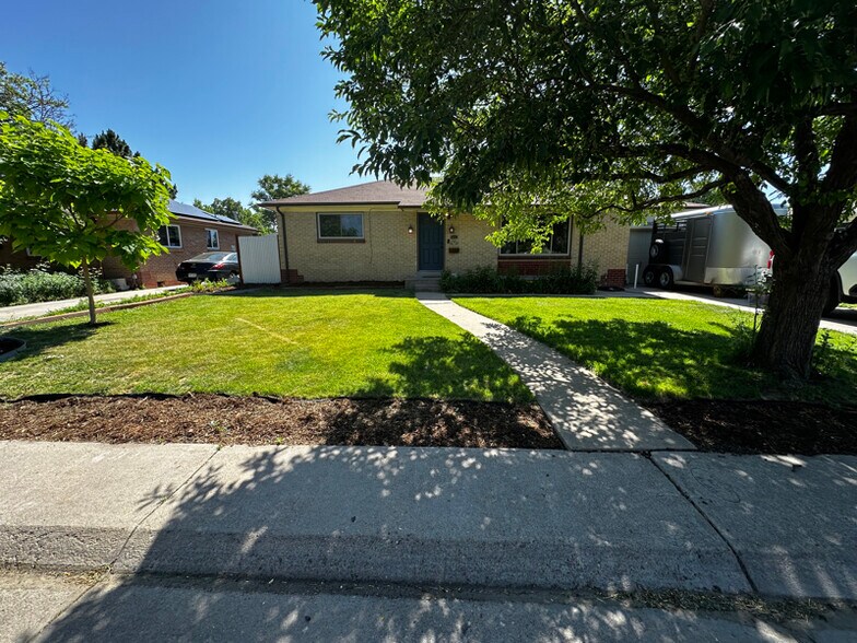Building Photo - 2310 Kenton St